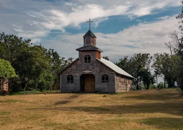 Guía PintaChile 2025 — Clima y Cultura para Pintores Profesionales en Chiloé